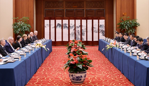 王予波与亚投行行长邹加怡举行工作会谈