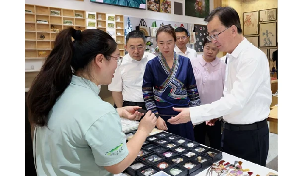 王宁在文山州调研时强调 在践行正确政绩观中真抓实干兴业富民