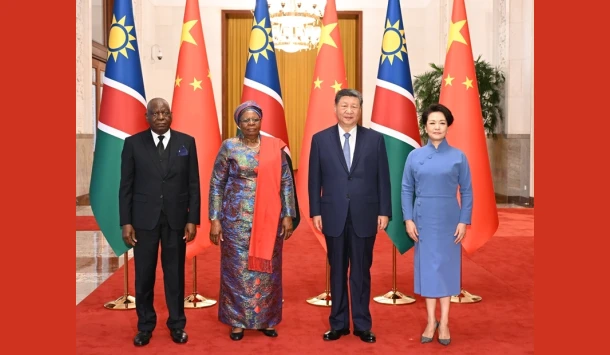 习近平同纳米比亚总统恩代特瓦会谈