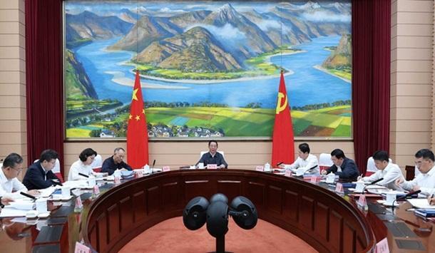省政府召开党组会议常务会议 传达学习习近平总书记重要讲话精神，研究经济运行、城市更新等工作
